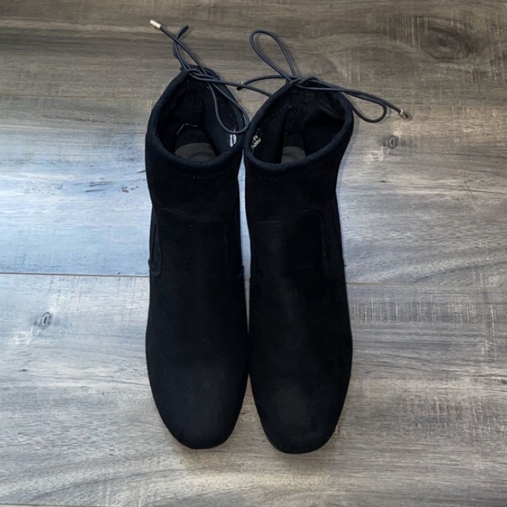 Chinese Laundry High Heeled Black Ankle Bootie - Picture 3 of 11